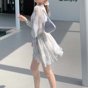 V-neck floral dress with waist thin chiffon skirt